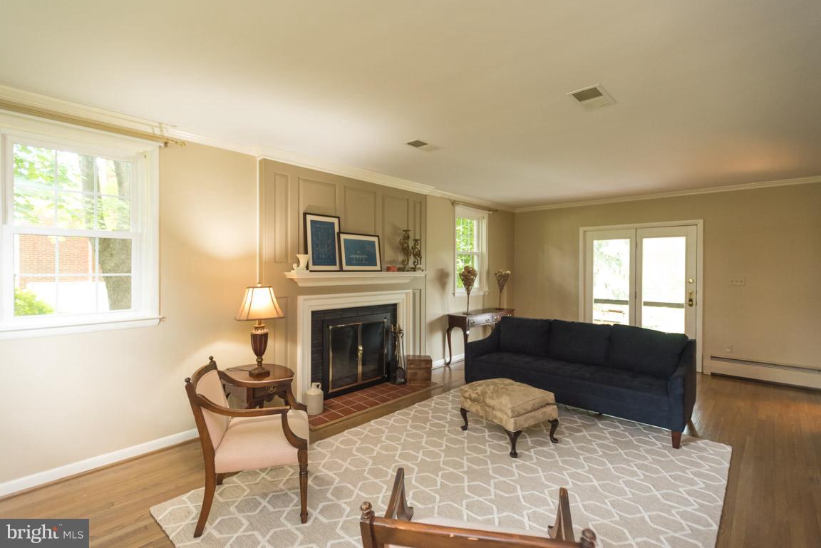 1110 Ryegate Road Baltimore, MD 21286 - Photo 6 of 30 Living Room