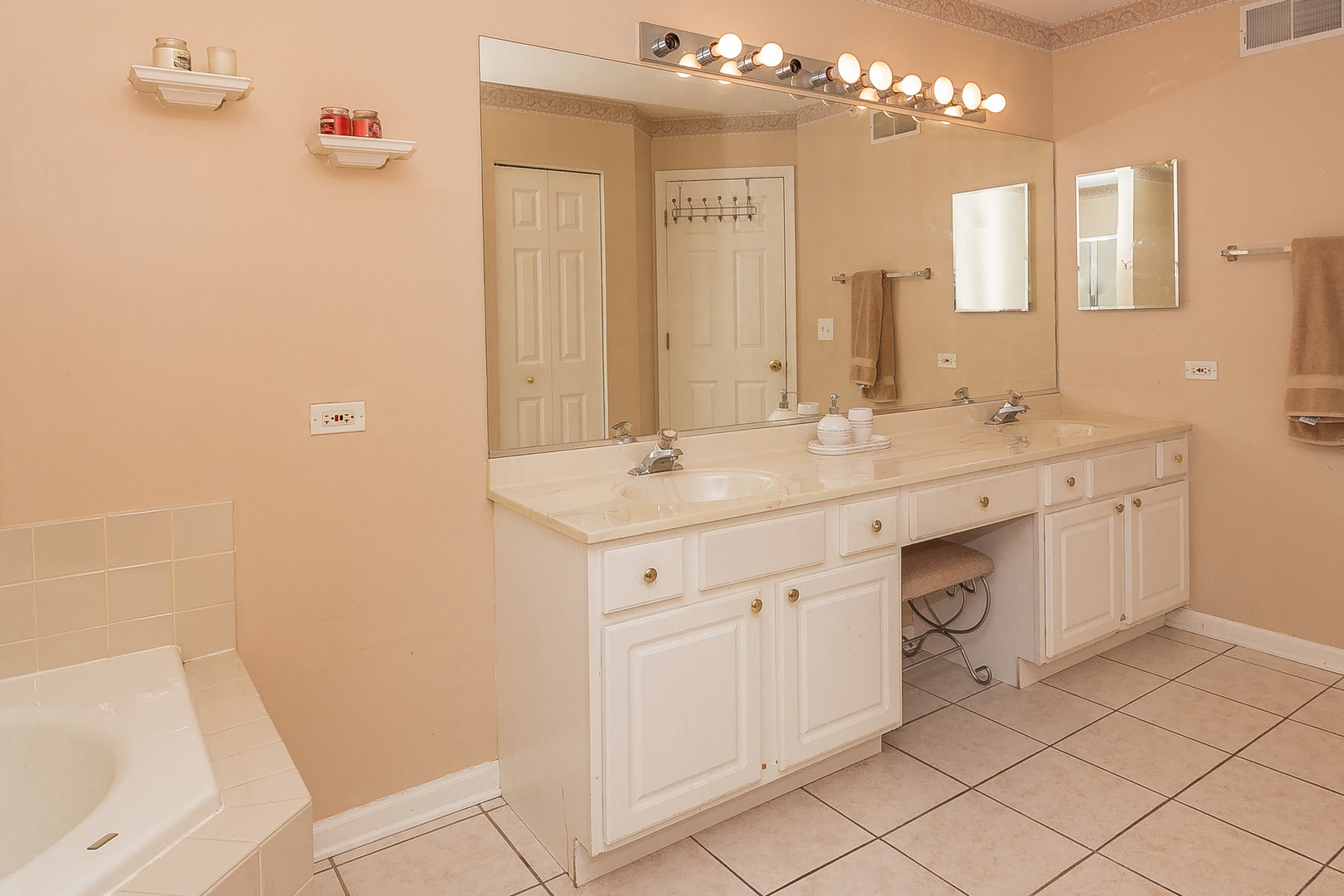 5533 McDonough Road, Unit 5533 Hoffman Estates, IL 60192 - Photo 16 of 22