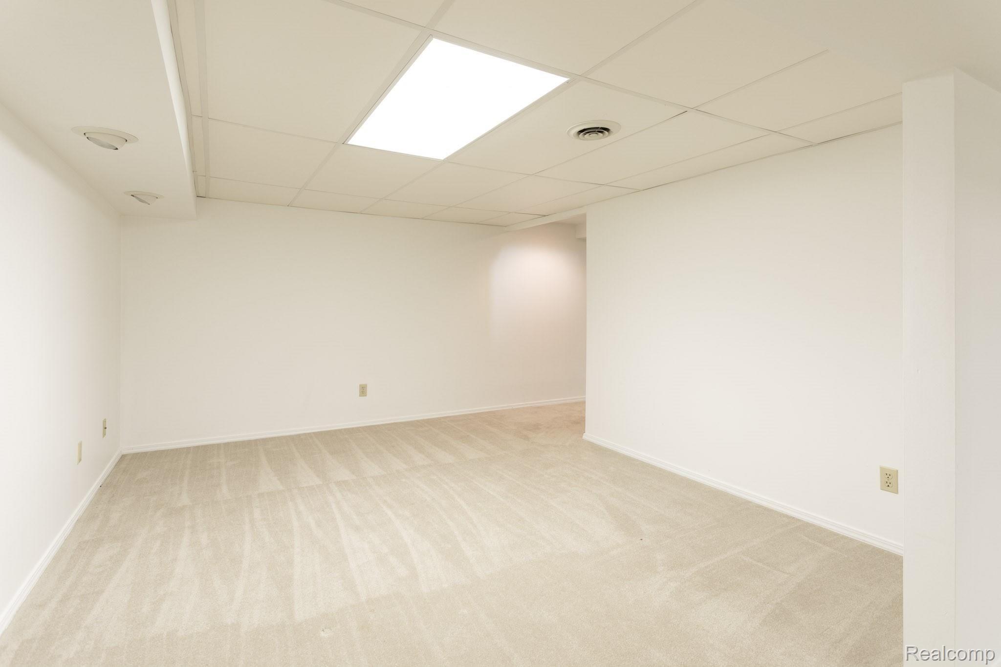 1060 Alter Road Bloomfield Hills, MI 48304 - Photo 19 of 23 24.jpg