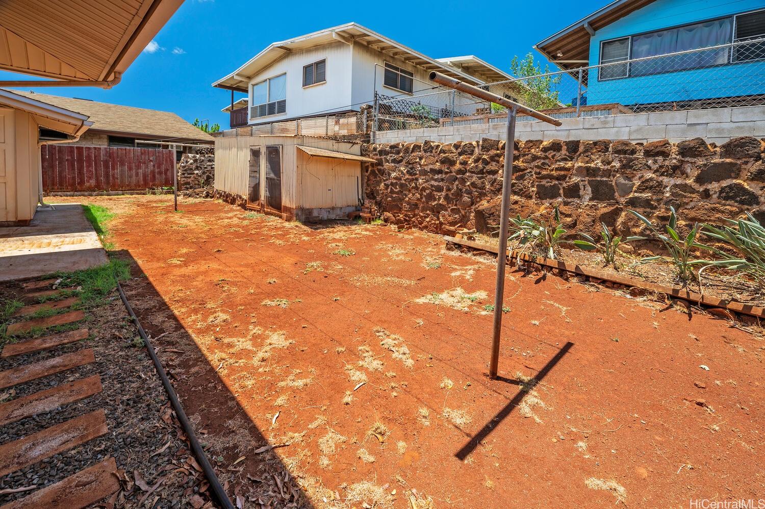 930 16th Avenue Honolulu, HI 96816 - Photo 17 of 24 a front view of a house with a yard