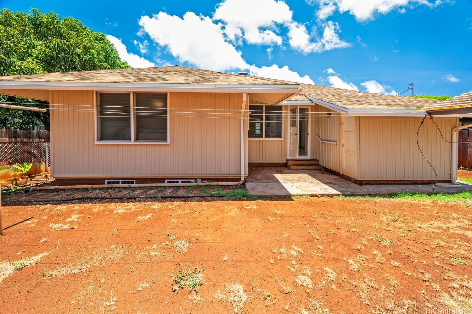 930 16th Avenue Honolulu, HI 96816 - Photo 18 of 24 a front view of a house with a yard