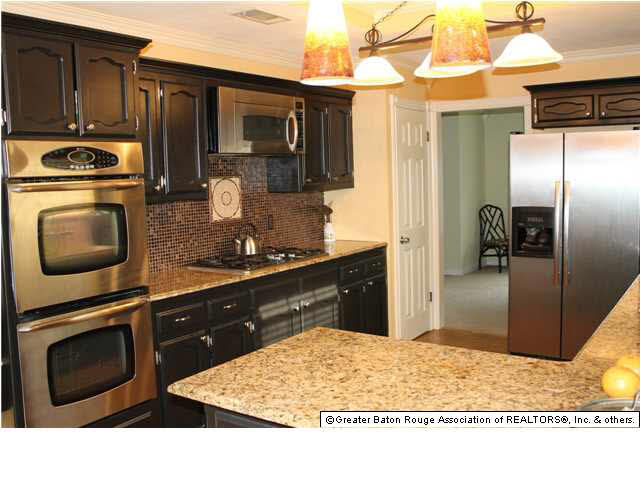 12109 Mallory Avenue Baton Rouge, LA 70816 - Photo 2 of 32