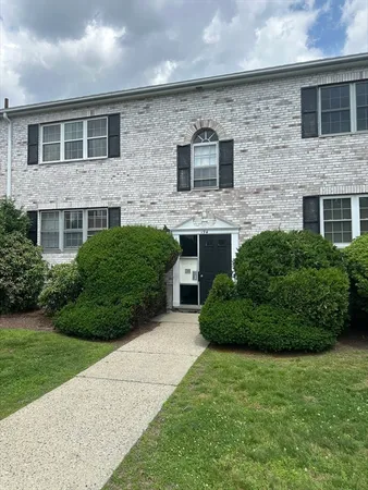 $2,700 | 194 Lake Avenue, Unit 4, Boston, MA 02135