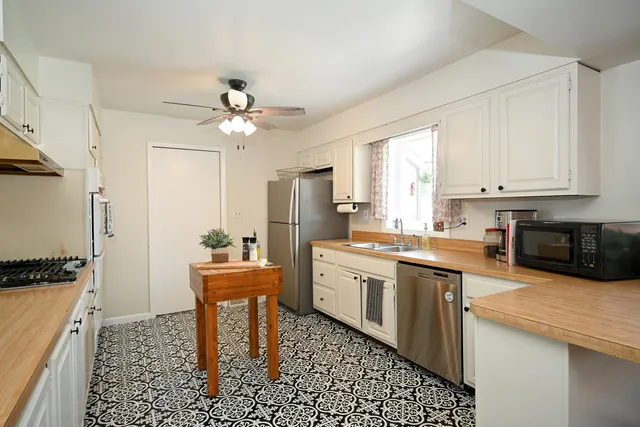 $2,350 | 23712 West Main Street, Plainfield, IL 60544