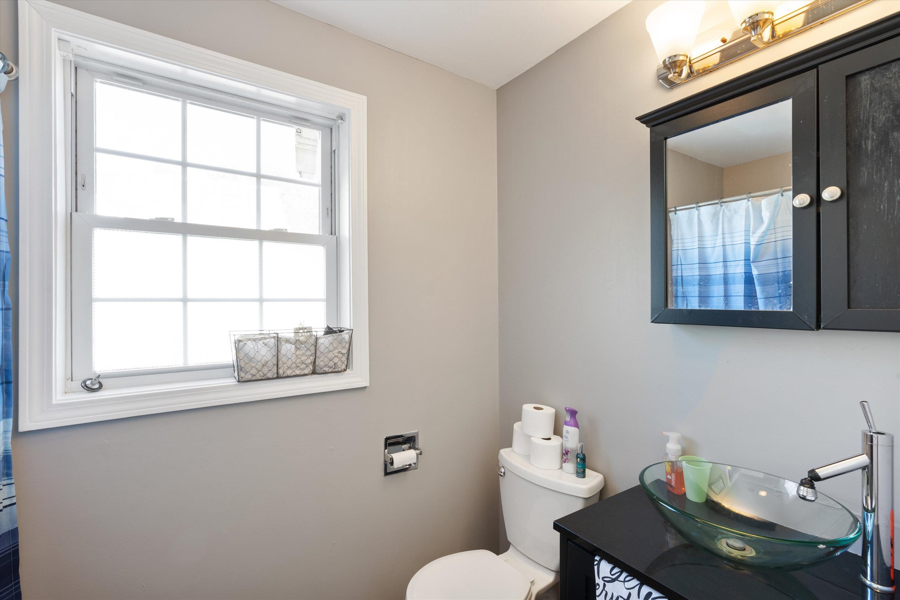 318 Mammoth Road, Unit B Manchester, NH 03103 - Photo 15 of 33