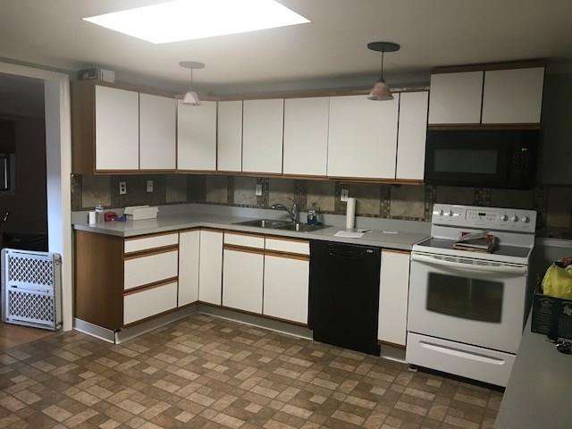 3439 Denny Street Pittsburgh, PA 15201 - Photo 7 of 23 Apt 1 Large kitchen with newer tile backsplash.