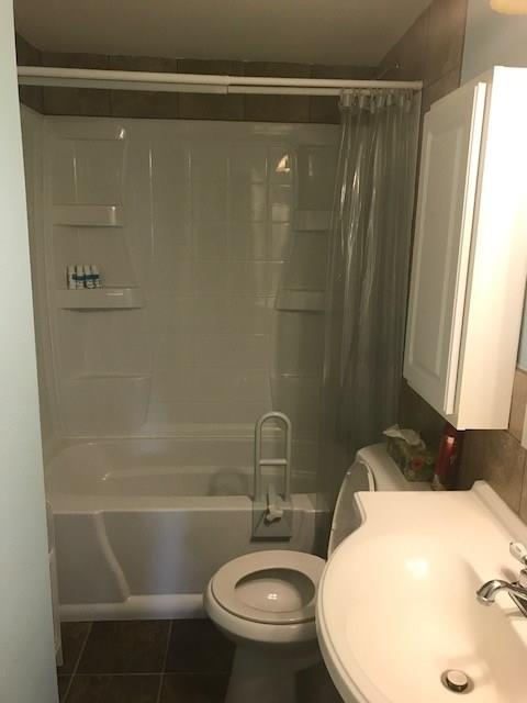 3439 Denny Street Pittsburgh, PA 15201 - Photo 9 of 23 Full bath off of the main room