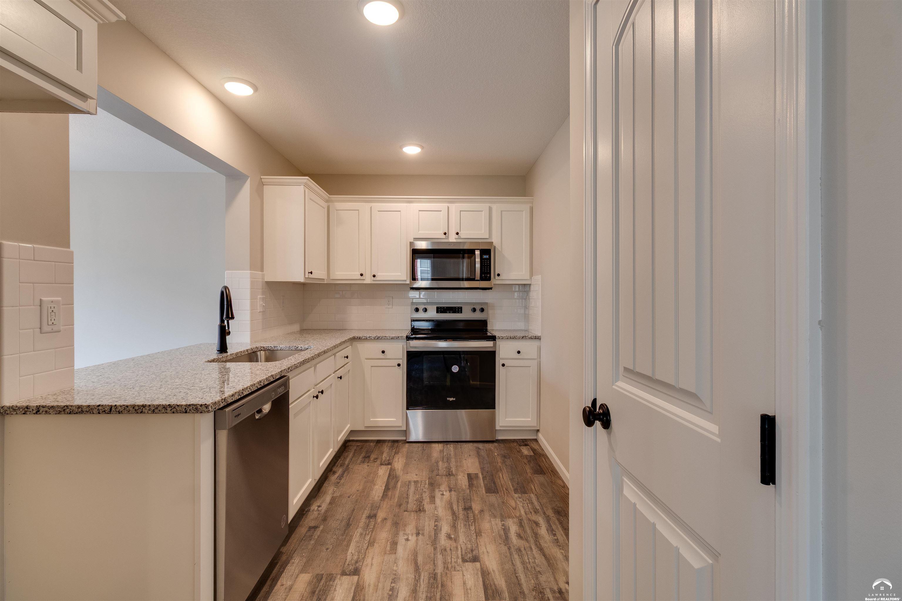 2512 Marcia Lane Lawrence, KS 66046 - Photo 10 of 25