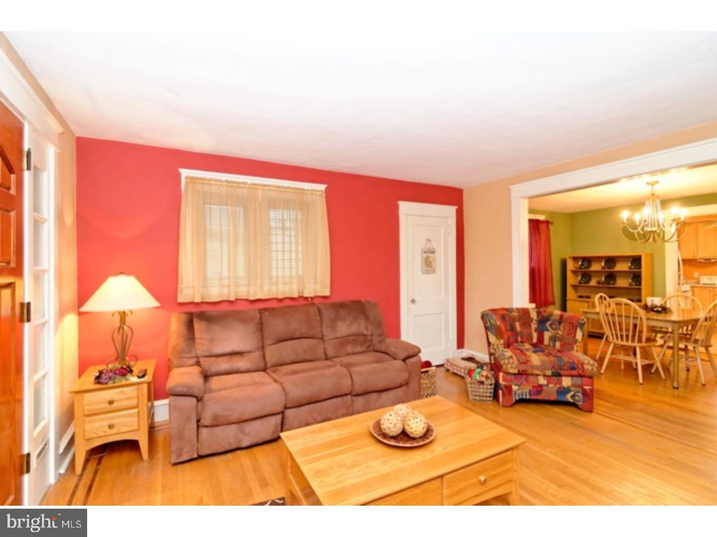 267 Ballymore Road Springfield, PA 19064 - Photo 4 of 23 Living Room