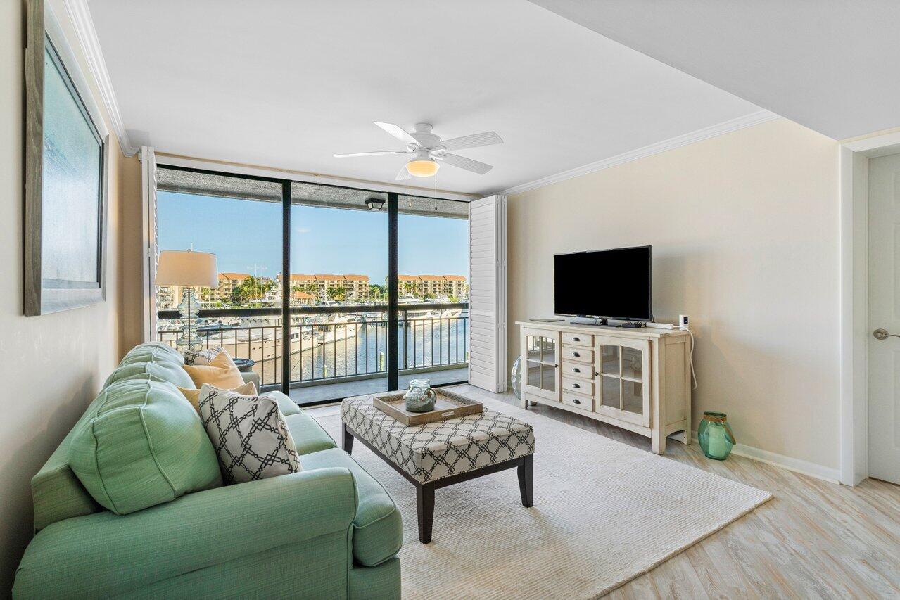 2601 Marina Isle Way, Unit 303 Jupiter, FL 33477 - Photo 14 of 36 Living area