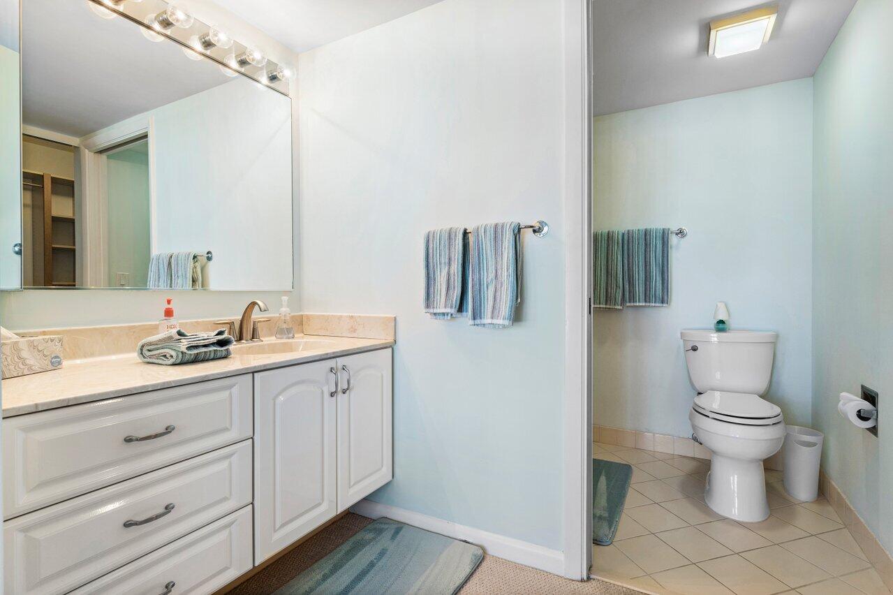 2601 Marina Isle Way, Unit 303 Jupiter, FL 33477 - Photo 18 of 36 Primary Bath