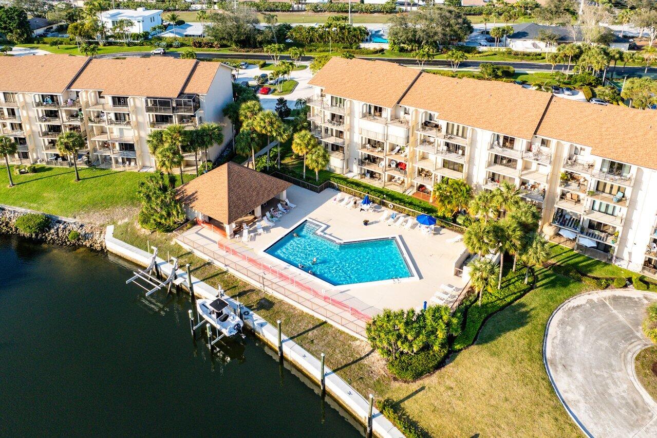 2601 Marina Isle Way, Unit 303 Jupiter, FL 33477 - Photo 35 of 36 Community Pool