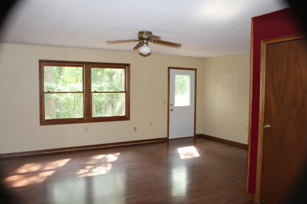 8607 Cleveland Road Hesperia, MI 49421 - Photo 5 of 15 LIVINGROOM