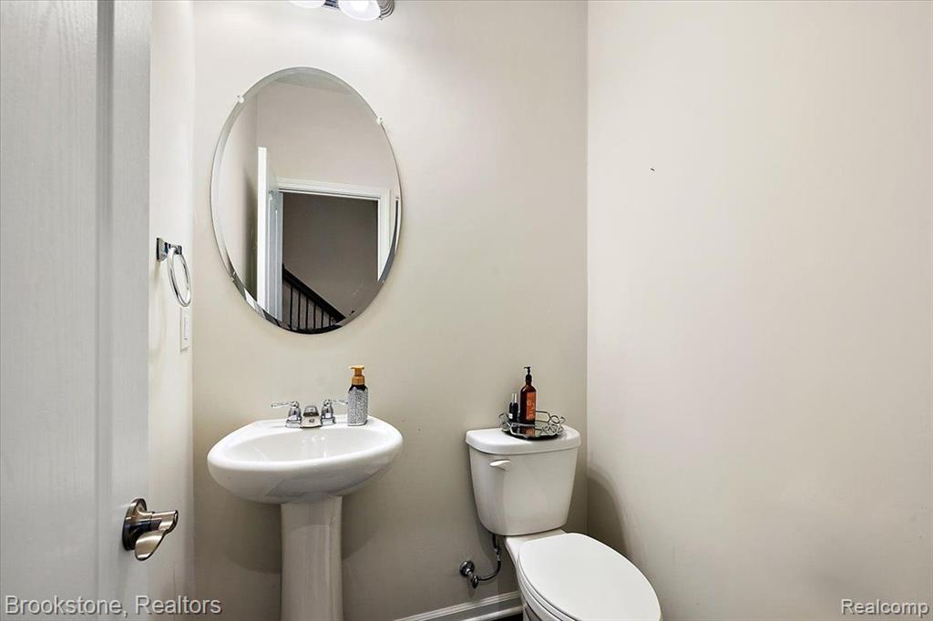 348 Strawberry Drive Rochester, MI 48307 - Photo 29 of 45