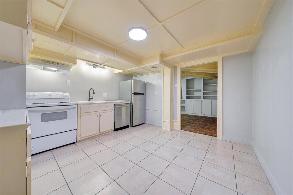 5001 Hildebrand Road Northwest Roanoke, VA 24012 - Photo 29 of 64 Lower Kitchen