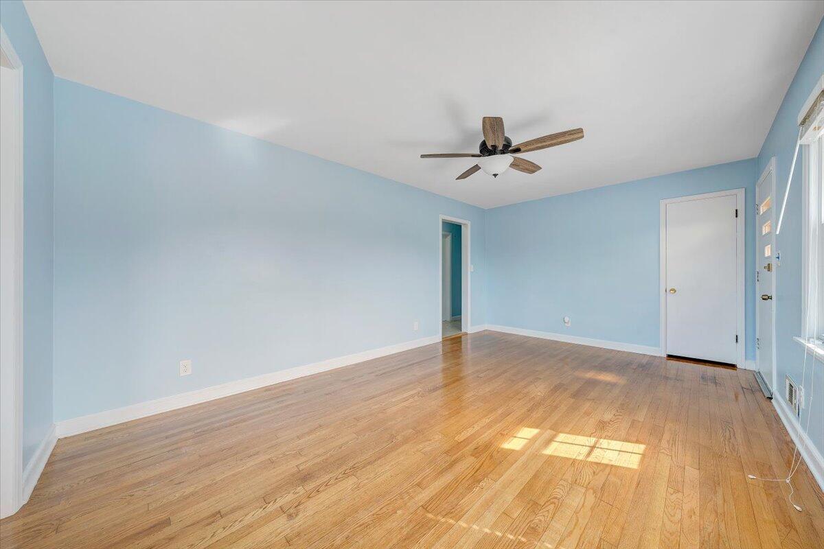 5001 Hildebrand Road Northwest Roanoke, VA 24012 - Photo 4 of 64 Living3