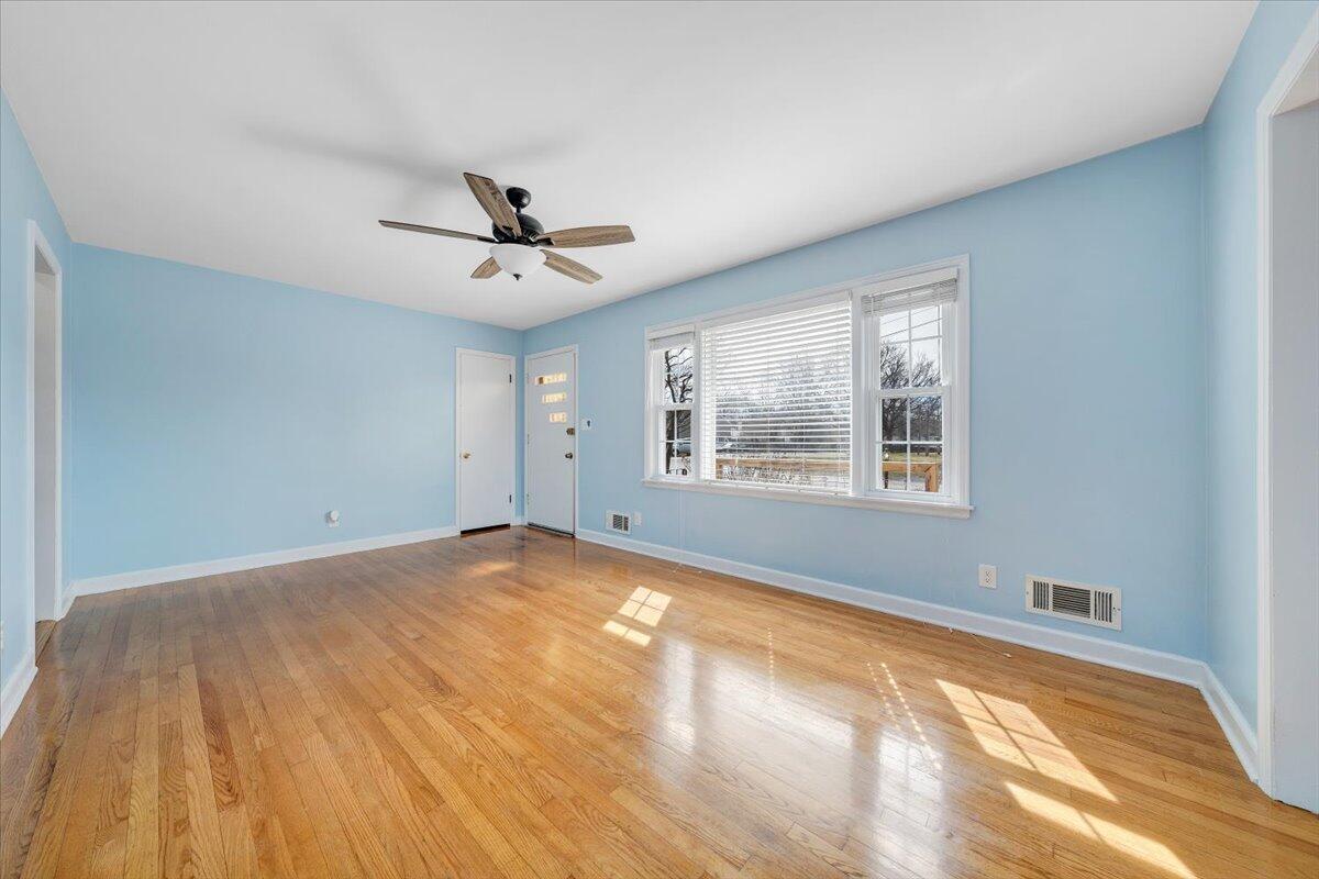 5001 Hildebrand Road Northwest Roanoke, VA 24012 - Photo 5 of 64 Living4