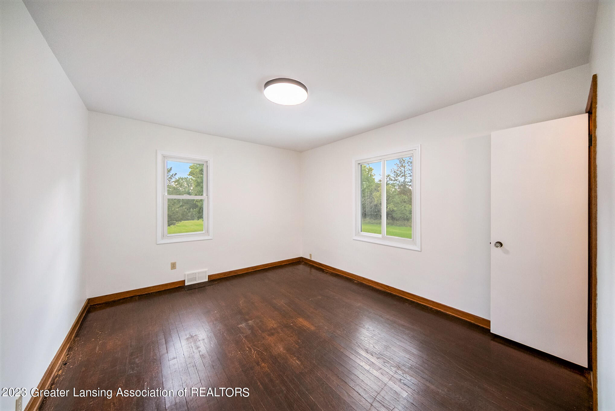 2106 Dennis Road Williamston, MI 48895 - Photo 14 of 33 master bedroom