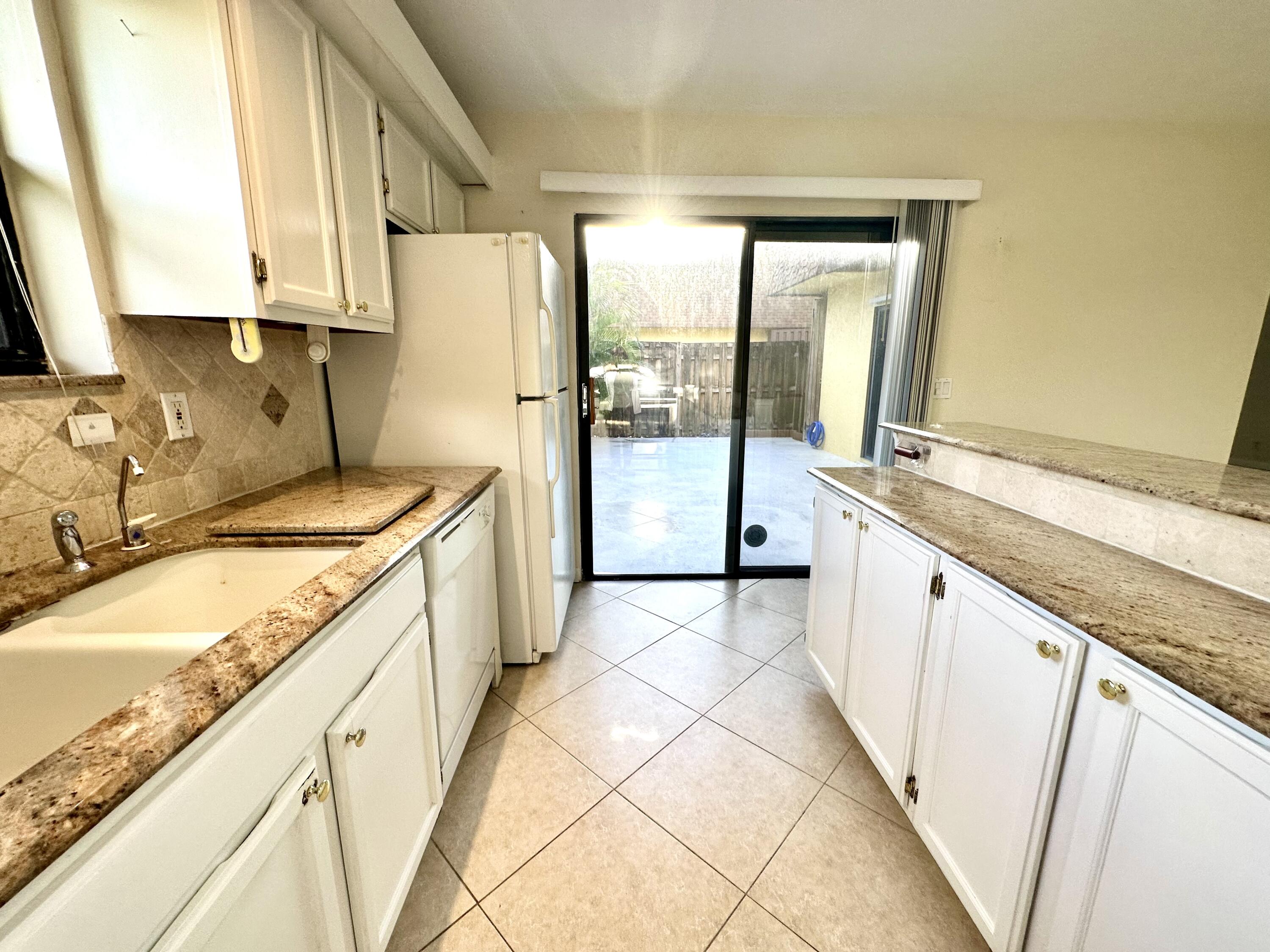 110 North Delaware Boulevard, Unit 11D Jupiter, FL 33458 - Photo 11 of 29 7C31ED62-2E23-4E61-9BA4-FA40B2C8D14C