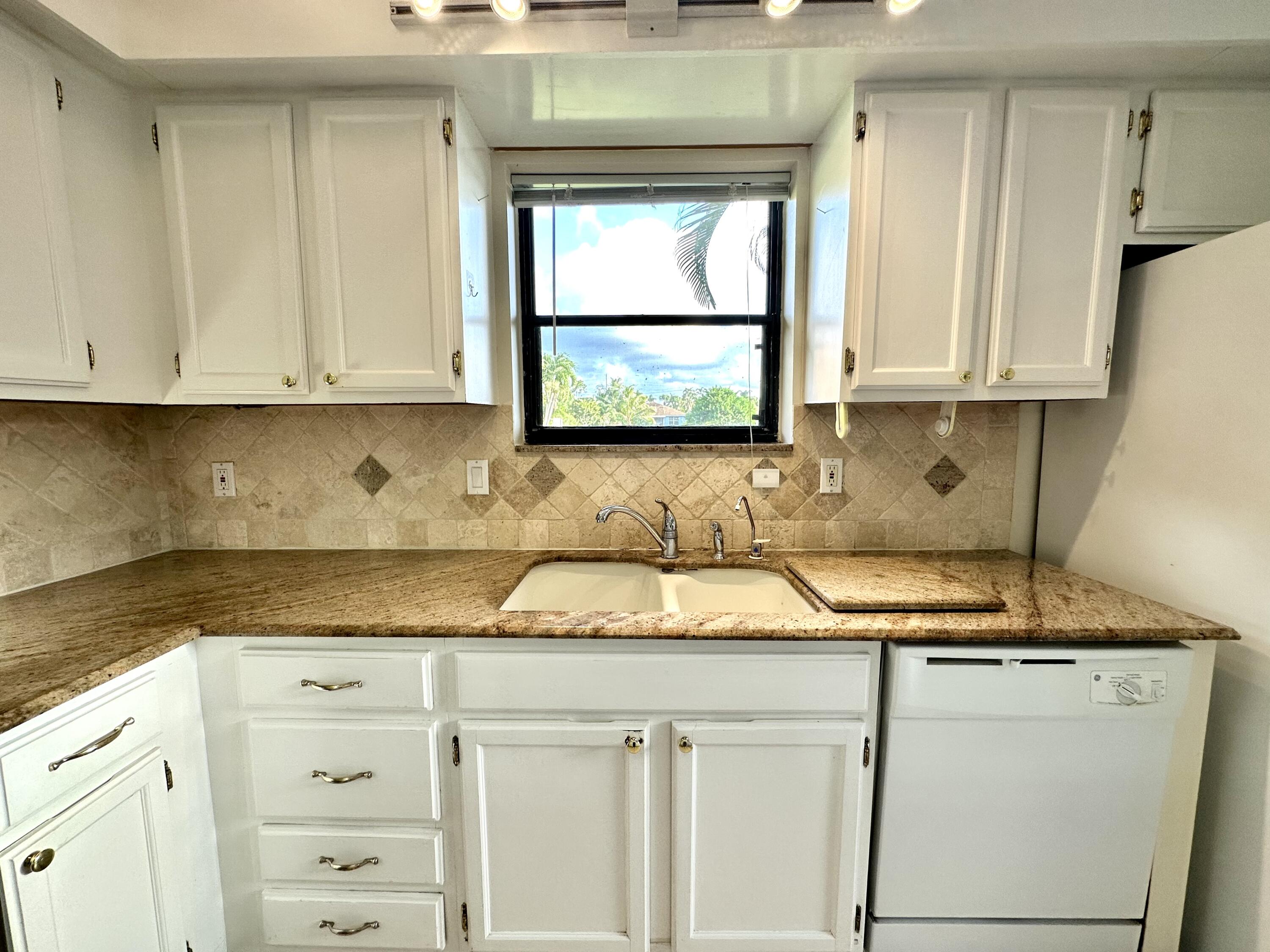 110 North Delaware Boulevard, Unit 11D Jupiter, FL 33458 - Photo 12 of 29 08E9C33C-9C37-448F-95D3-DF86ADBCA291