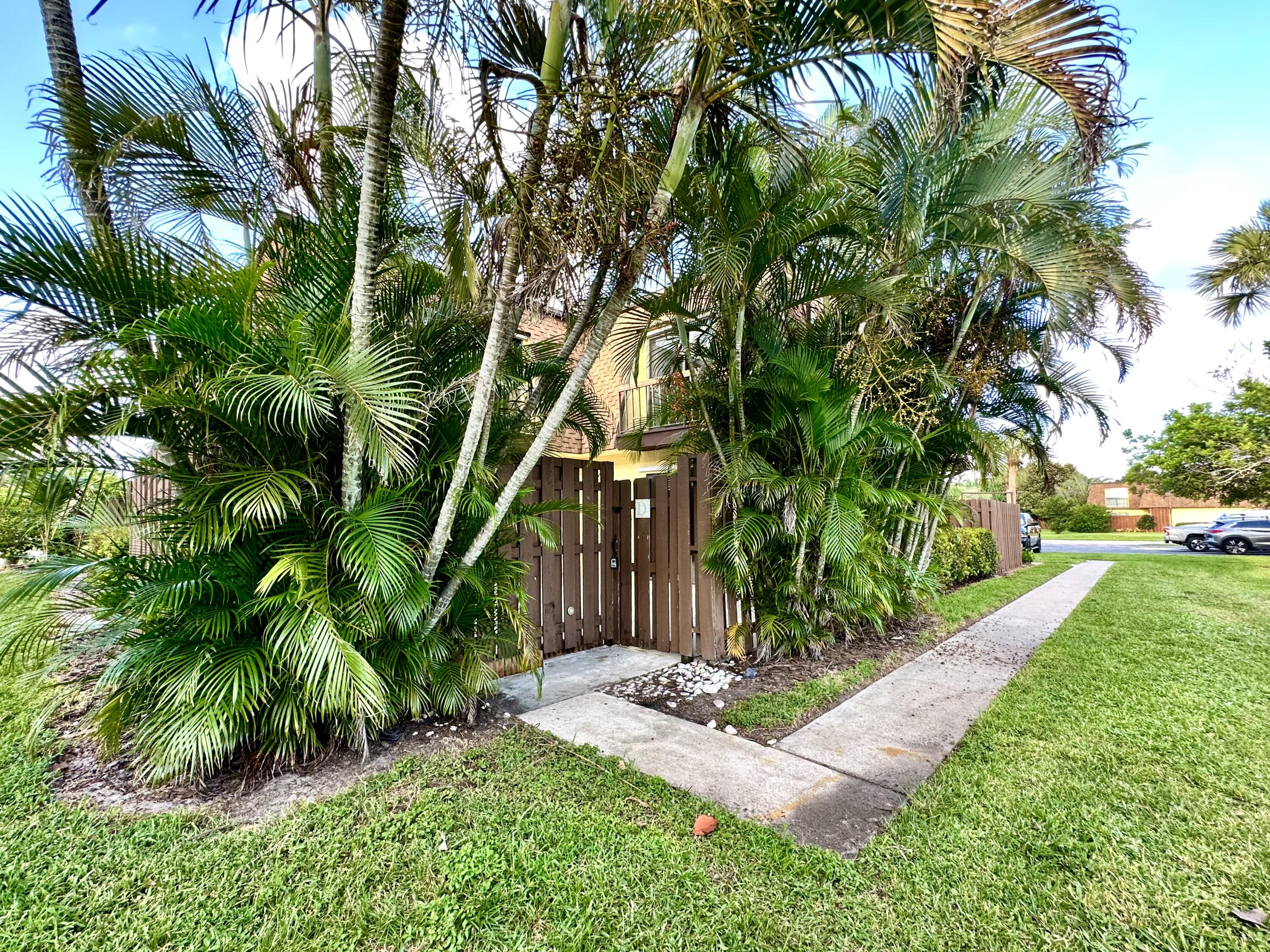 110 North Delaware Boulevard, Unit 11D Jupiter, FL 33458 - Photo 2 of 29 DF64A711-0496-465F-AF71-E099FFE8090A