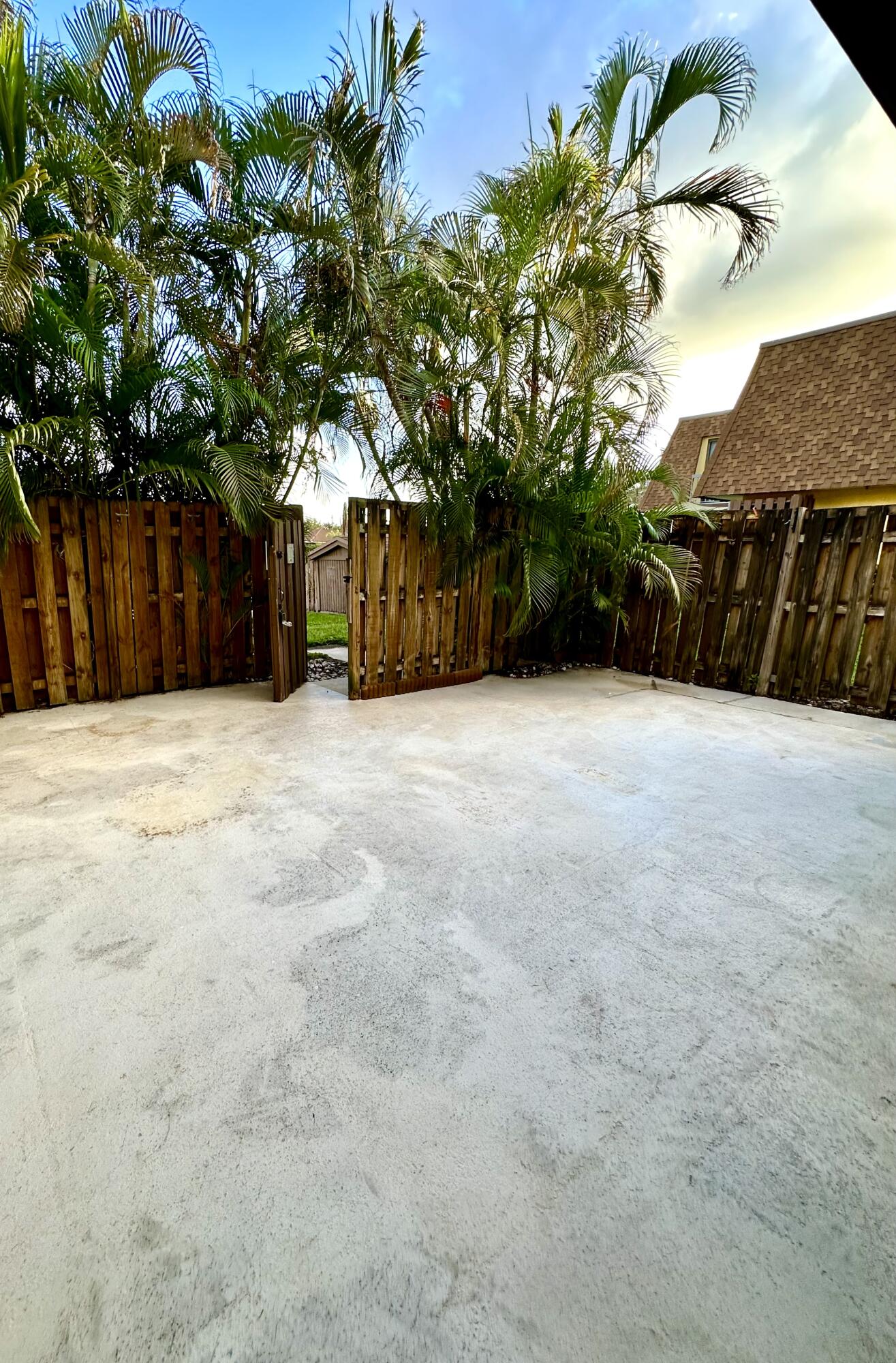 110 North Delaware Boulevard, Unit 11D Jupiter, FL 33458 - Photo 4 of 29 48D9A1D1-5649-4DFB-8F37-10DABBF8F63F