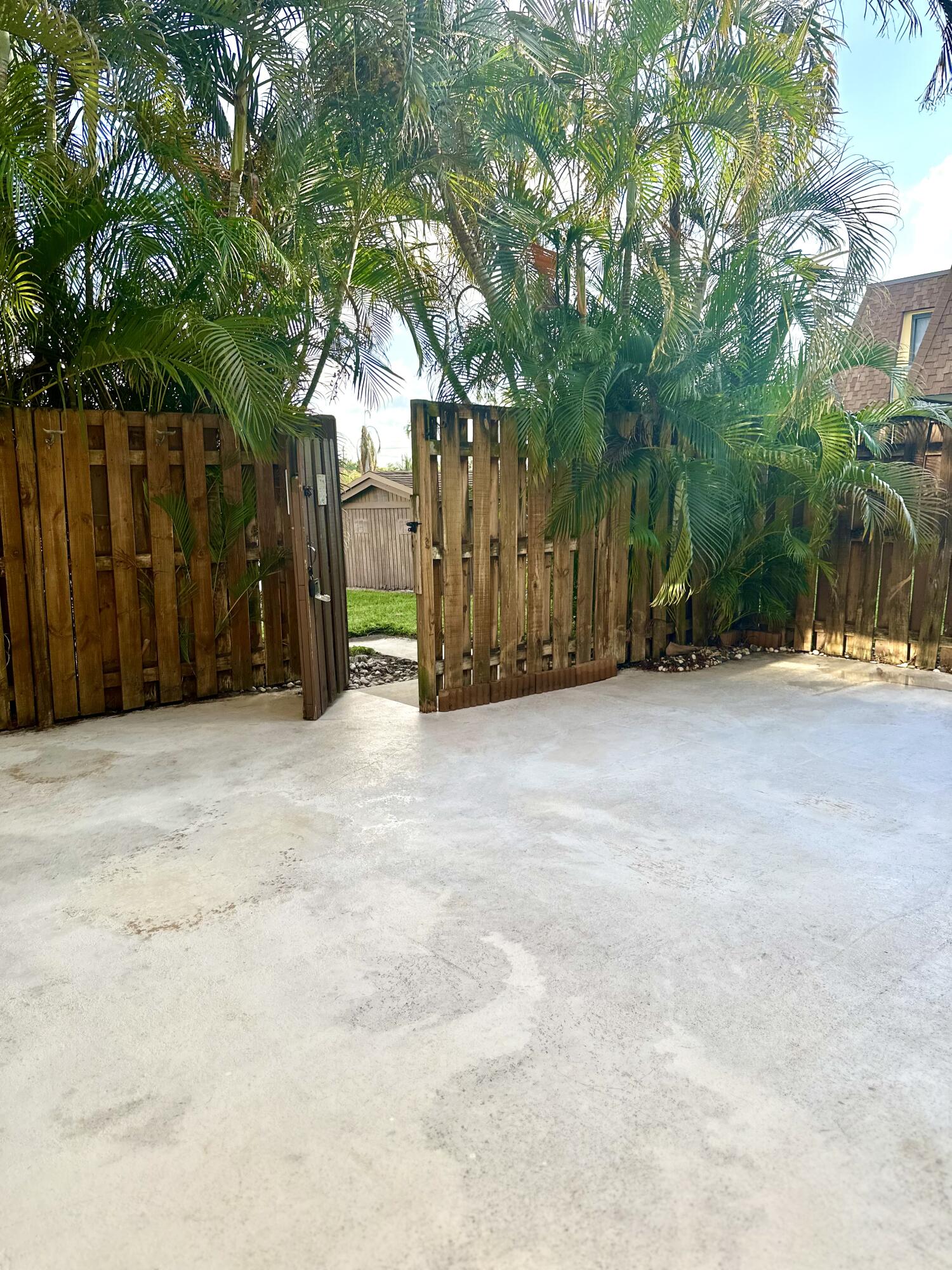 110 North Delaware Boulevard, Unit 11D Jupiter, FL 33458 - Photo 5 of 29 715FF86F-BC2F-43CB-9F68-B611F8831D23