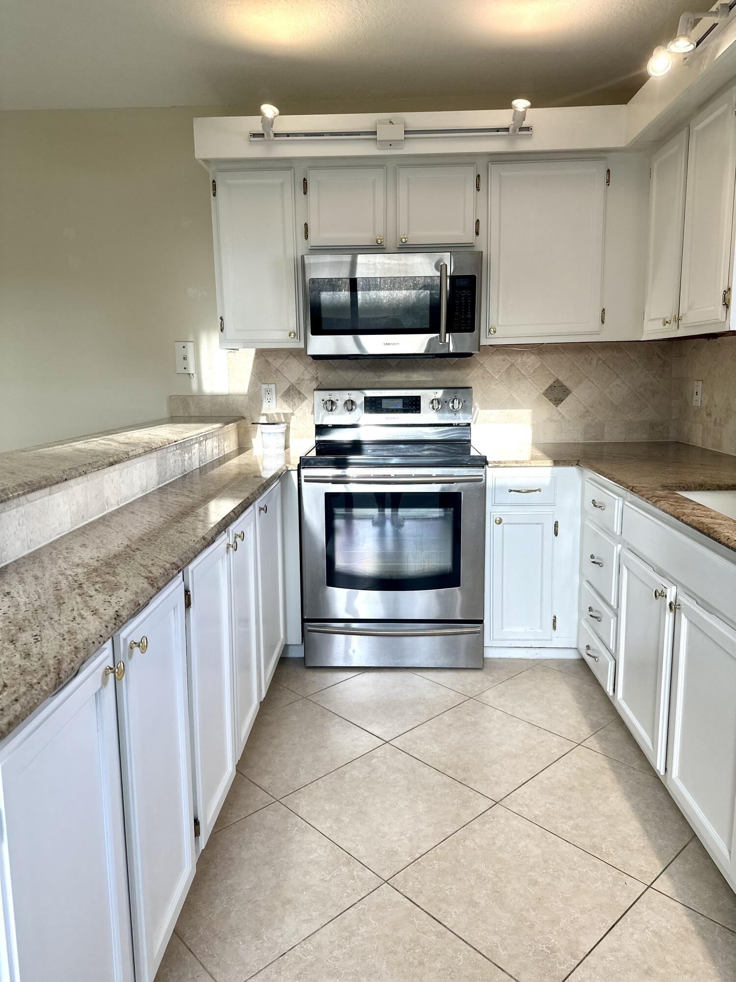 110 North Delaware Boulevard, Unit 11D Jupiter, FL 33458 - Photo 10 of 29 3B4FF605-59F9-48D9-B964-A63A3ABB5C4B