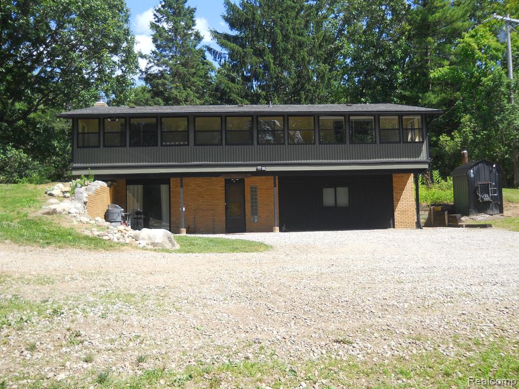 2829 East Schafer Road Howell, MI 48843 - Photo 3 of 38
