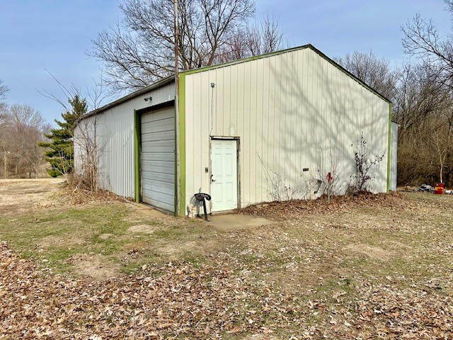 1515 6 Points Road Bloomington, IL 61701 - Photo 6 of 29 a view of a backyard of the house