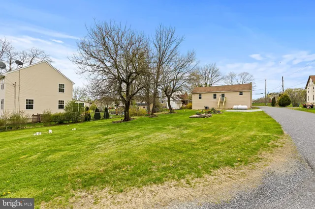 an aerial view of a house having yard