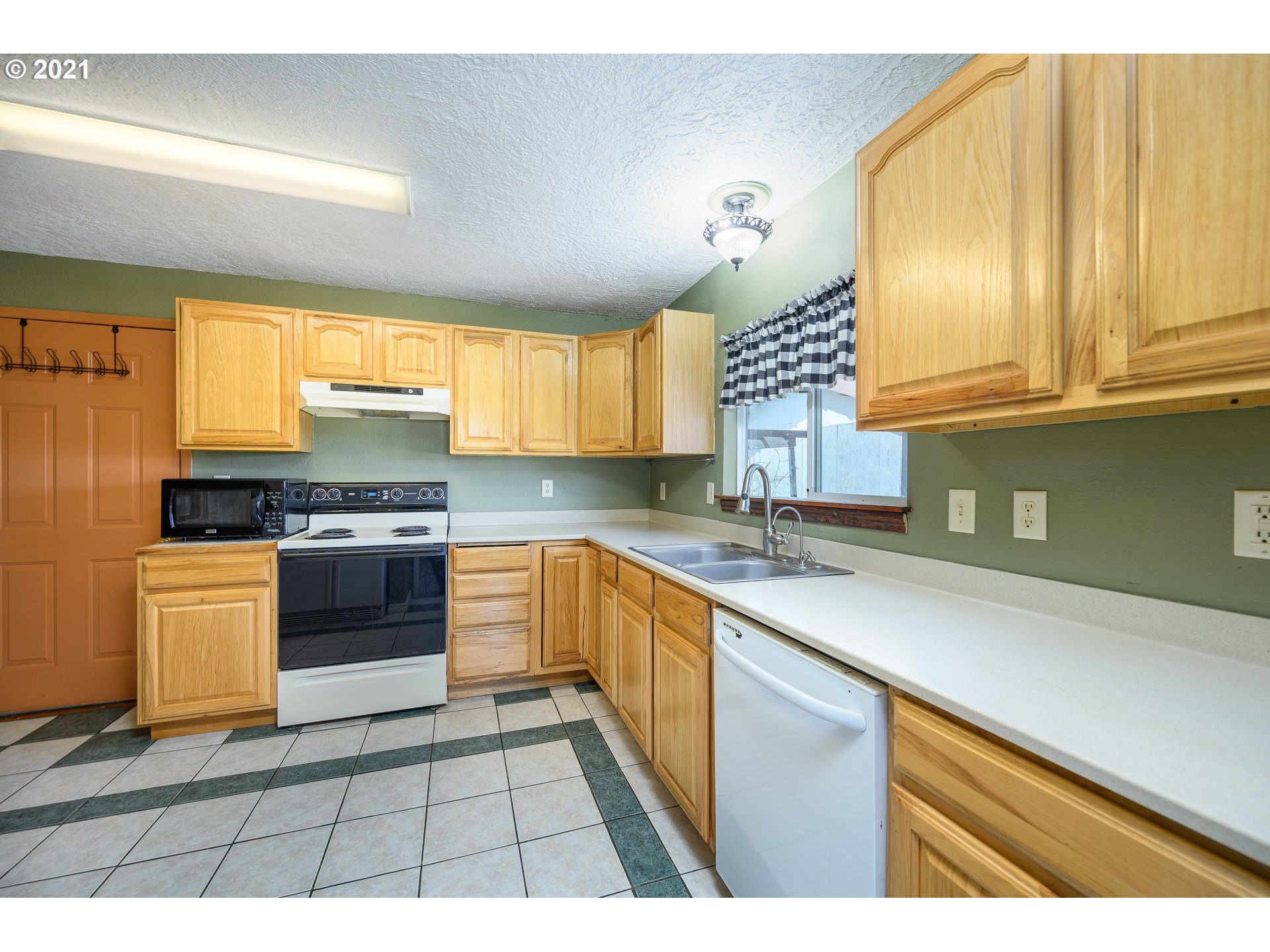 6920 Southeast Wallace Road Dayton, OR 97114 - Photo 6 of 30 Gallery Image 6