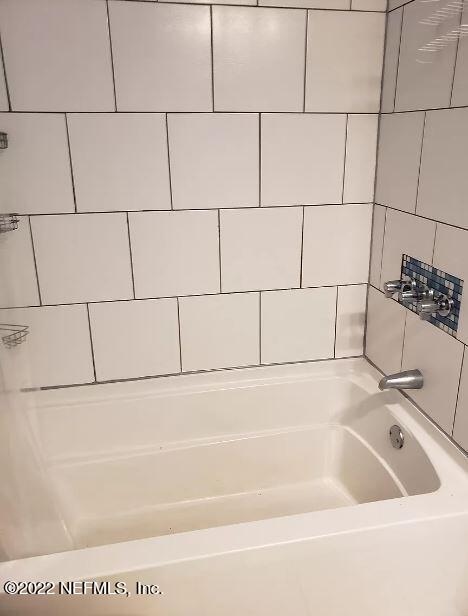 5205 Bragg Road Jacksonville, FL 32254 - Photo 14 of 19 bathtub