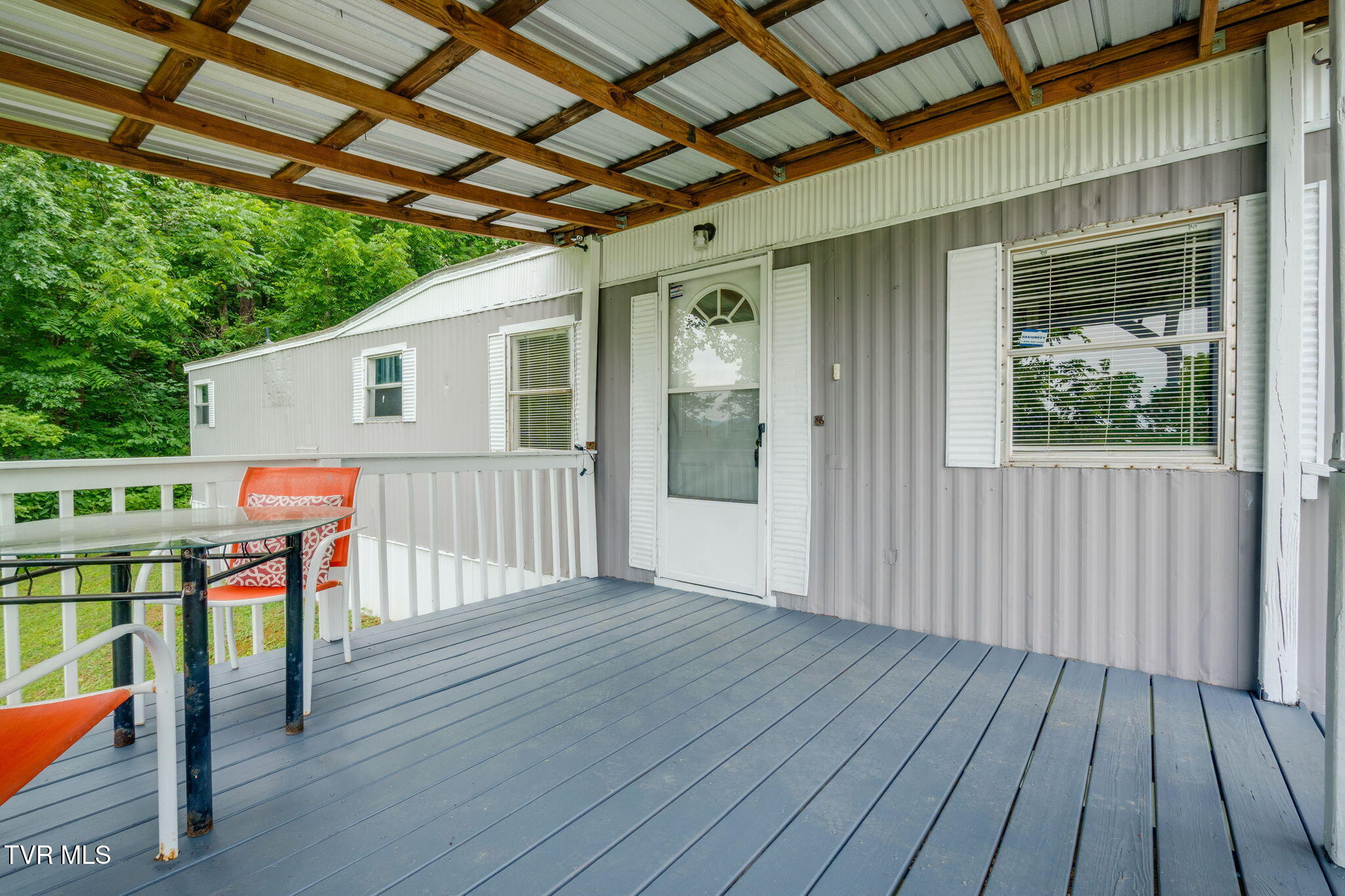 131 Russell Hill Road Elizabethton, TN 37643 - Photo 4 of 30 004