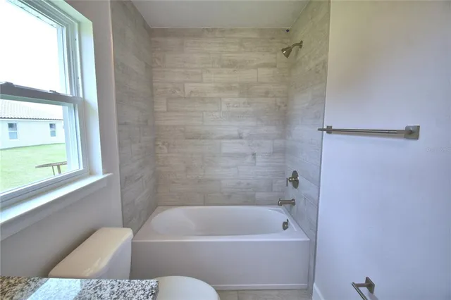 a view of empty room with window