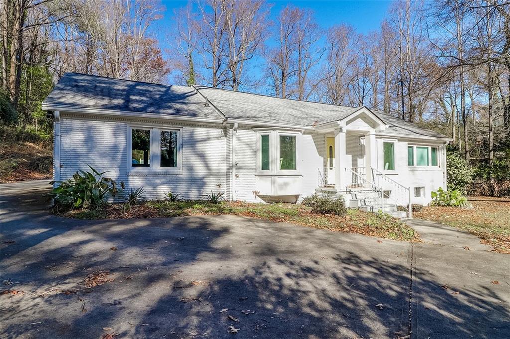 60 Hardeman Road, Unit A Sandy Springs, GA 30342 - Photo 2 of 39