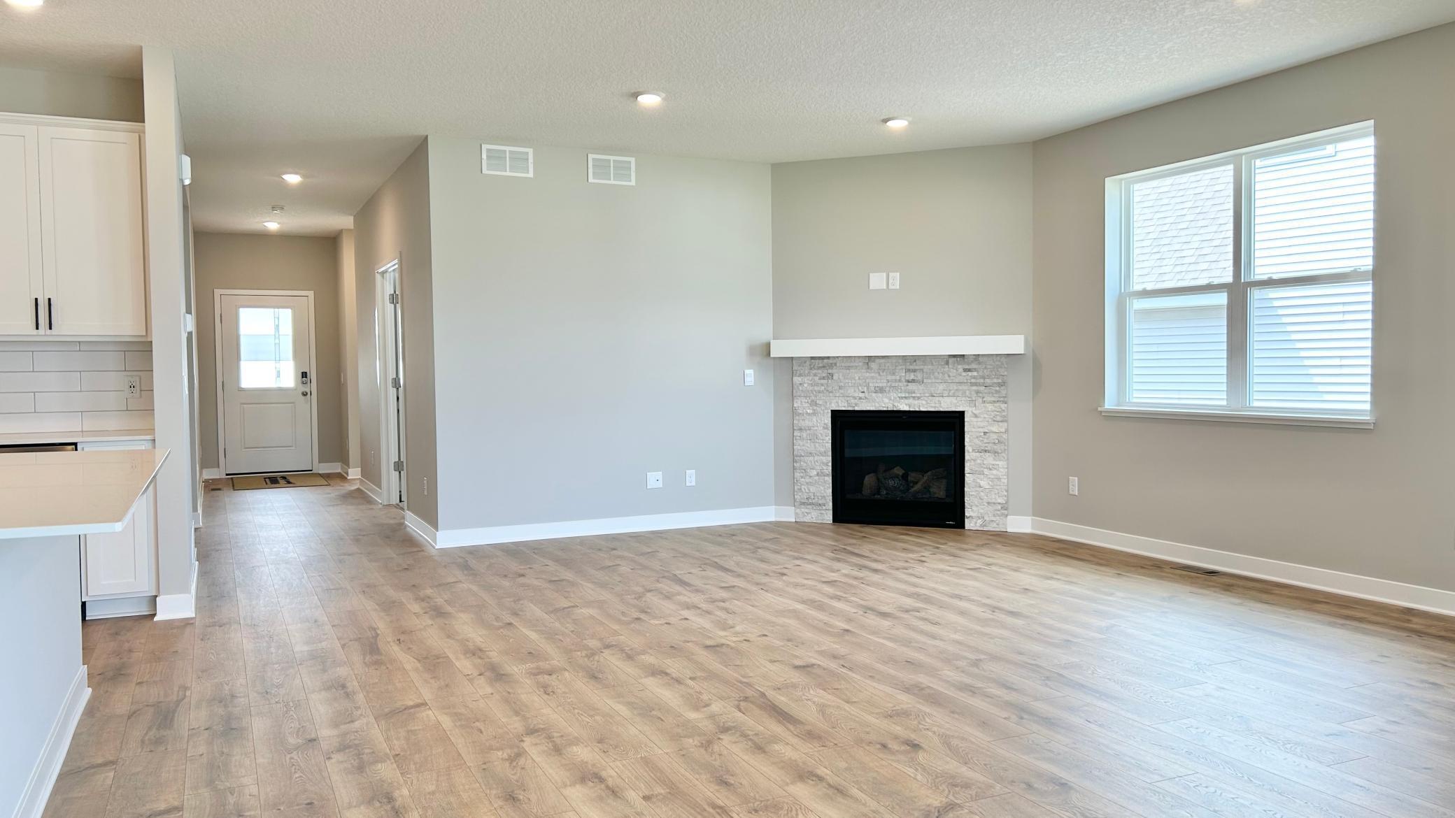 2483 Marsh View Shakopee, MN 55379 - Photo 2 of 17