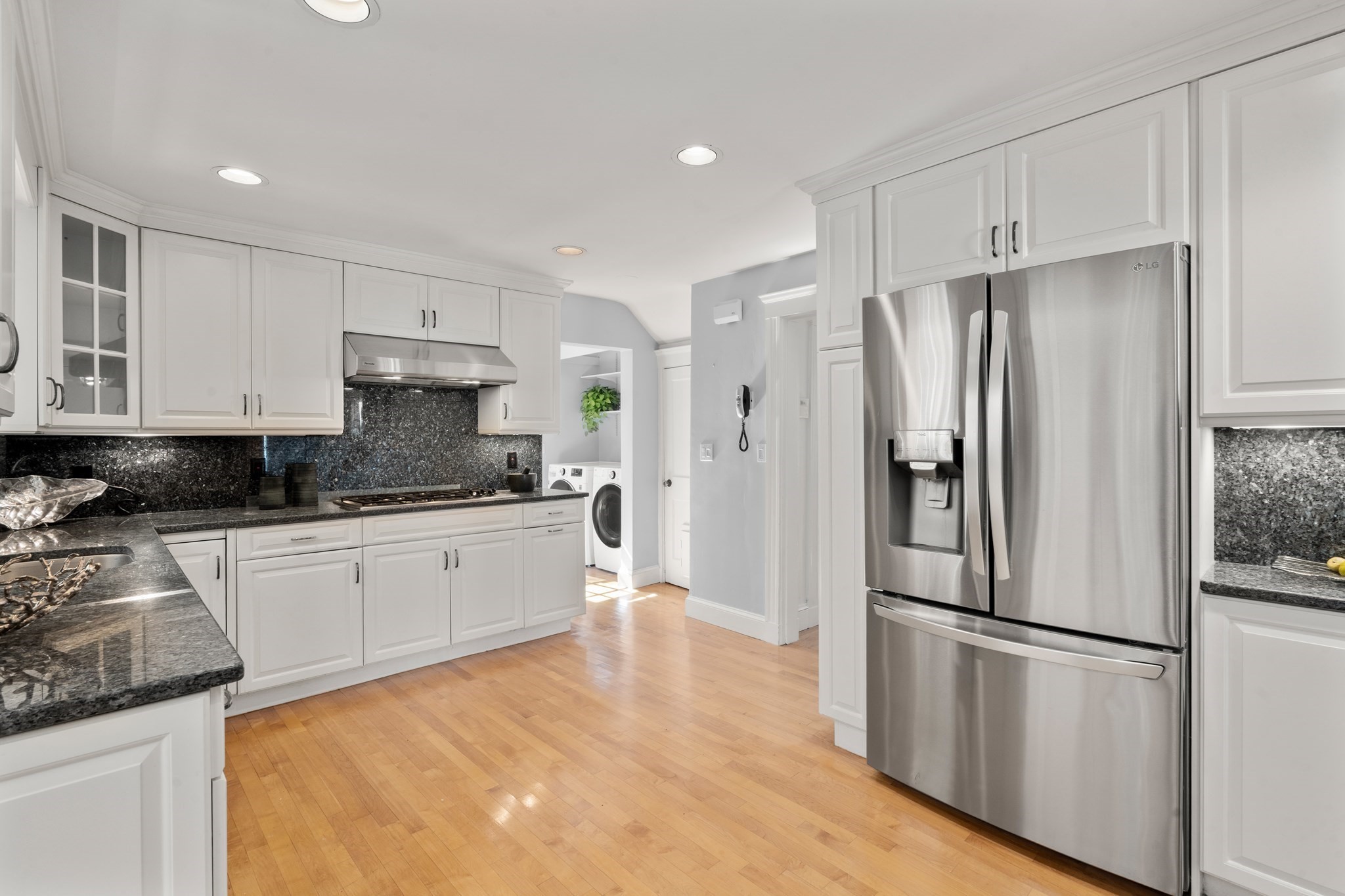 1028 Webster Street Needham, MA 02492 - Photo 6 of 29 Gallery Image 6