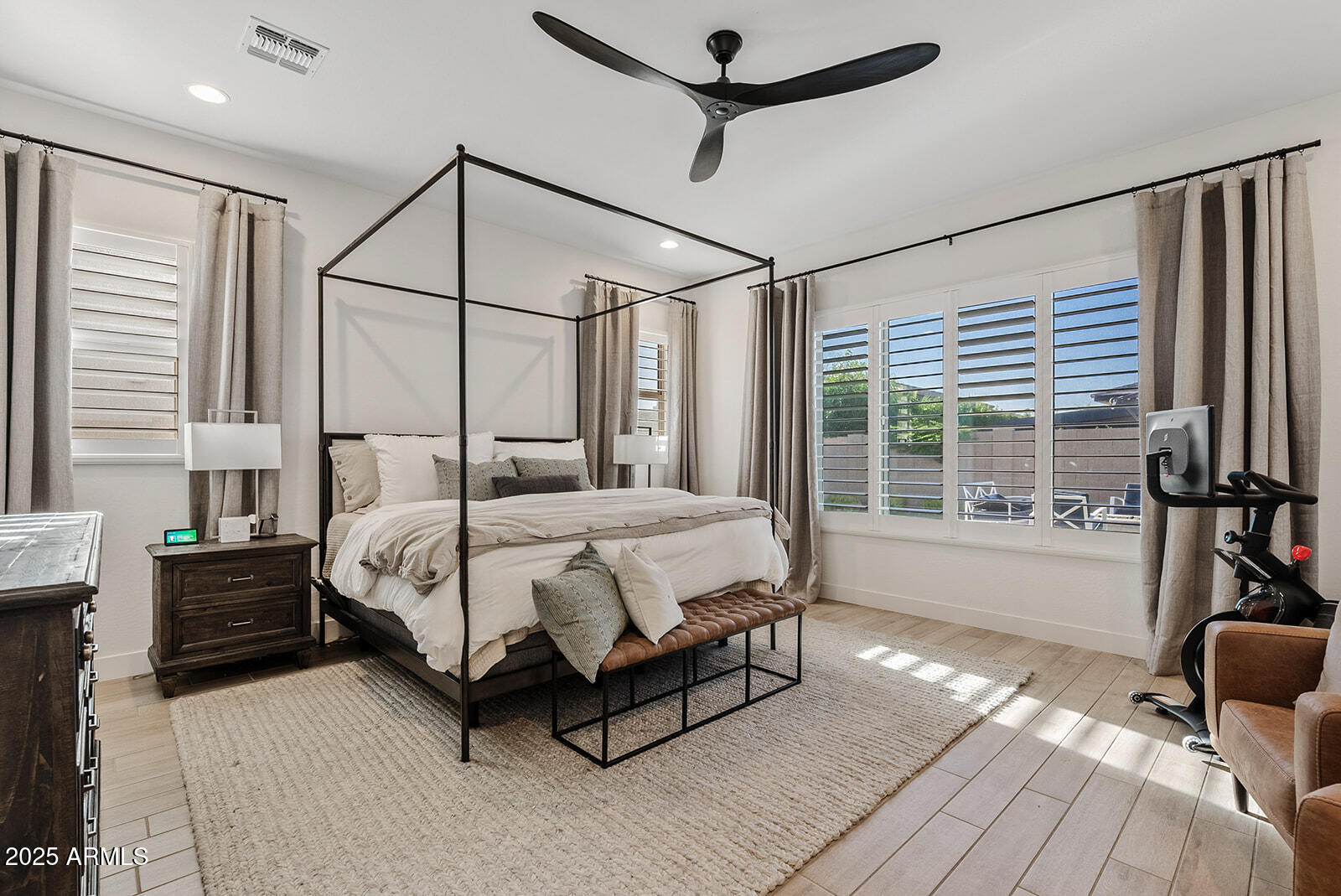 1542 East Blue Ridge Way Gilbert, AZ 85298 - Photo 19 of 51 Primary Bedroom