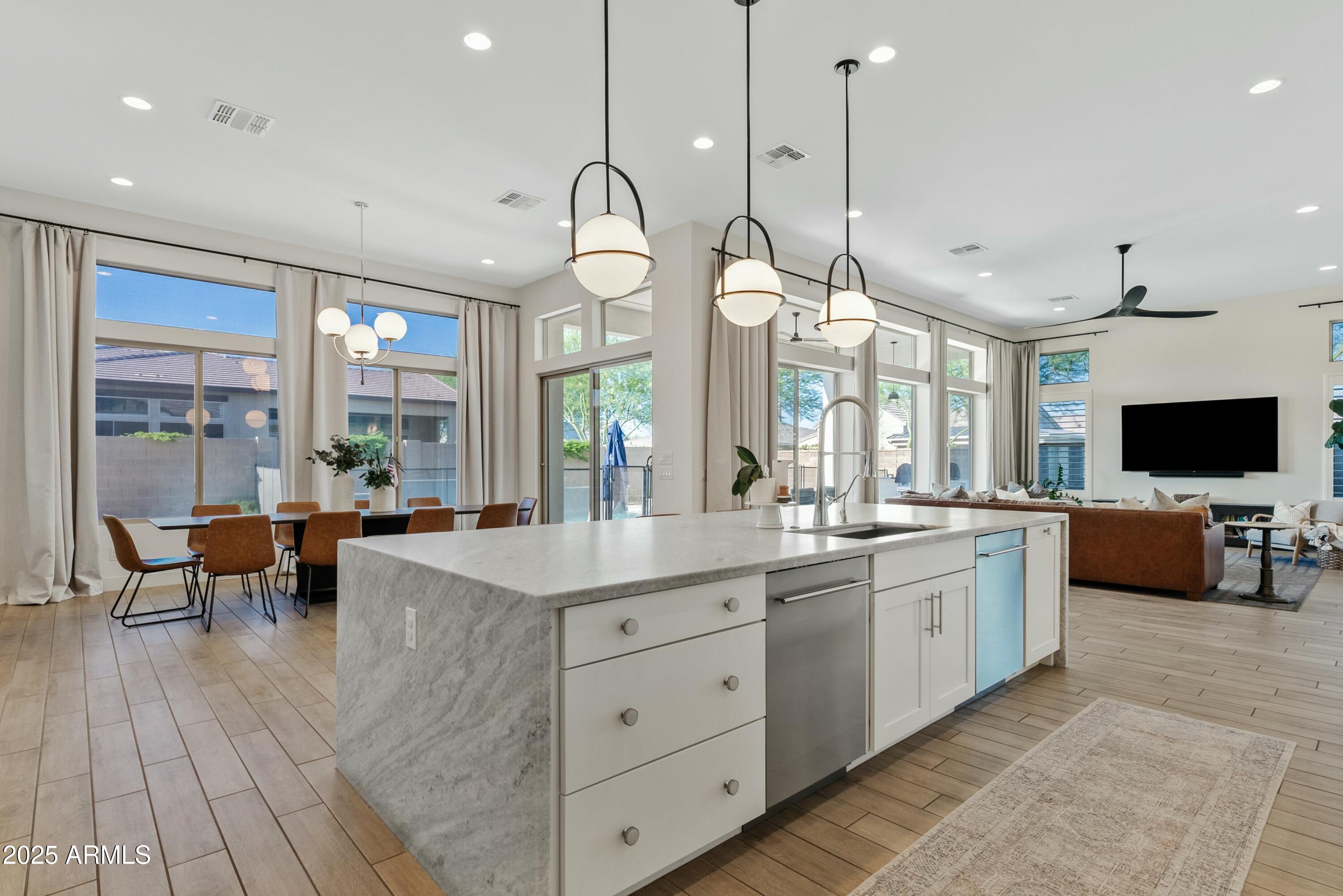 1542 East Blue Ridge Way Gilbert, AZ 85298 - Photo 8 of 51 Kitchen