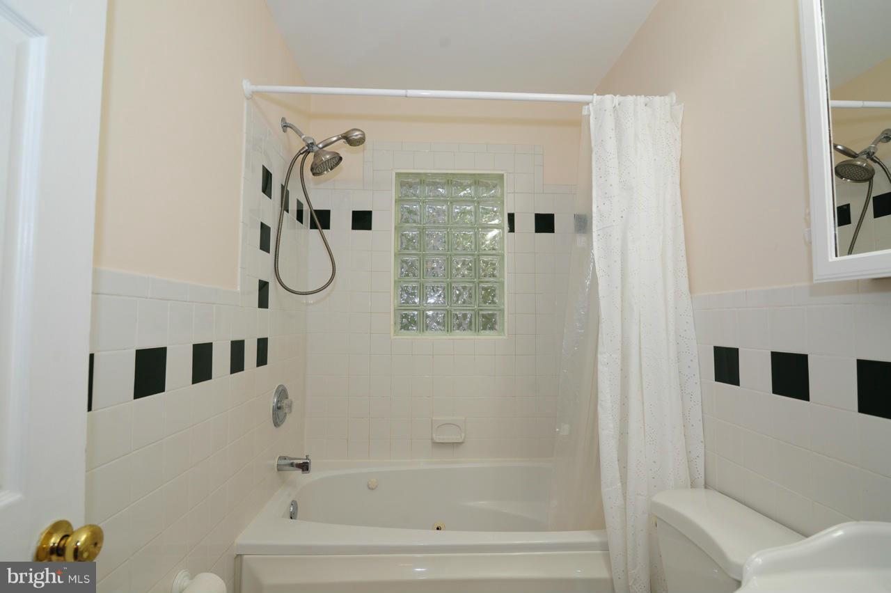 18892 Airmont Road Purcellville, VA 20132 - Photo 14 of 29 Bath