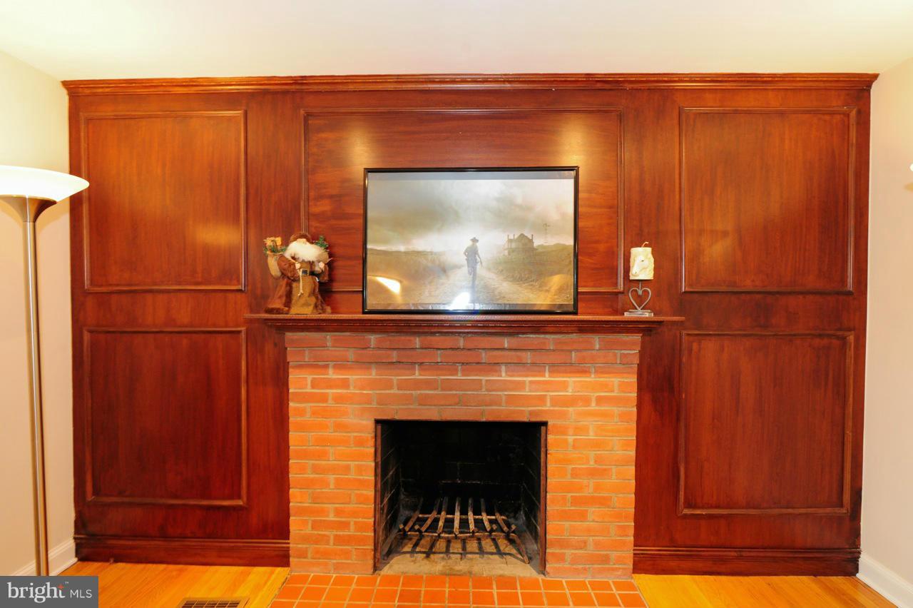 18892 Airmont Road Purcellville, VA 20132 - Photo 6 of 29 Living Room