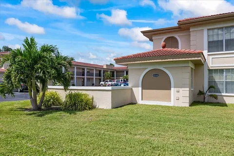 $189,500 | 10280 Imperial Point Drive West, Unit 21, Largo, FL 33774