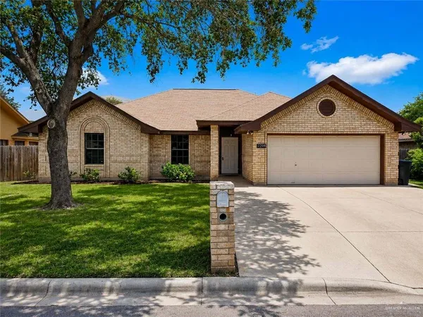 $1,800 | 2208 Robin Avenue West, McAllen, TX 78504