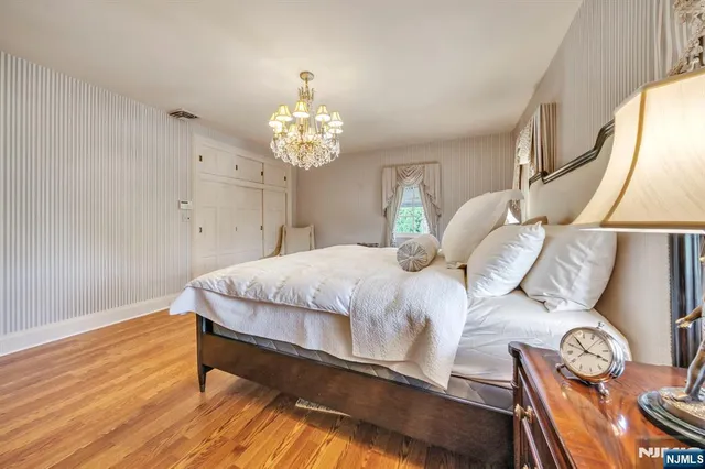 a view of entryway with a kitchen