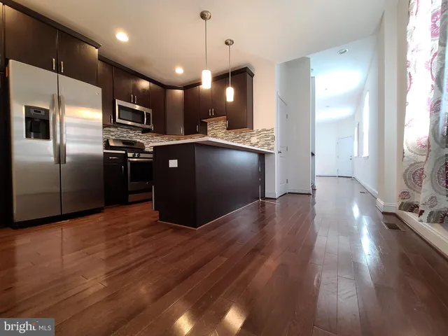 $2,795 | 250 South Washington Street, Baltimore, MD 21231