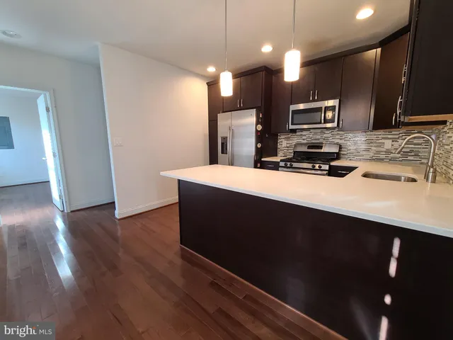 $2,795 | 250 South Washington Street, Baltimore, MD 21231