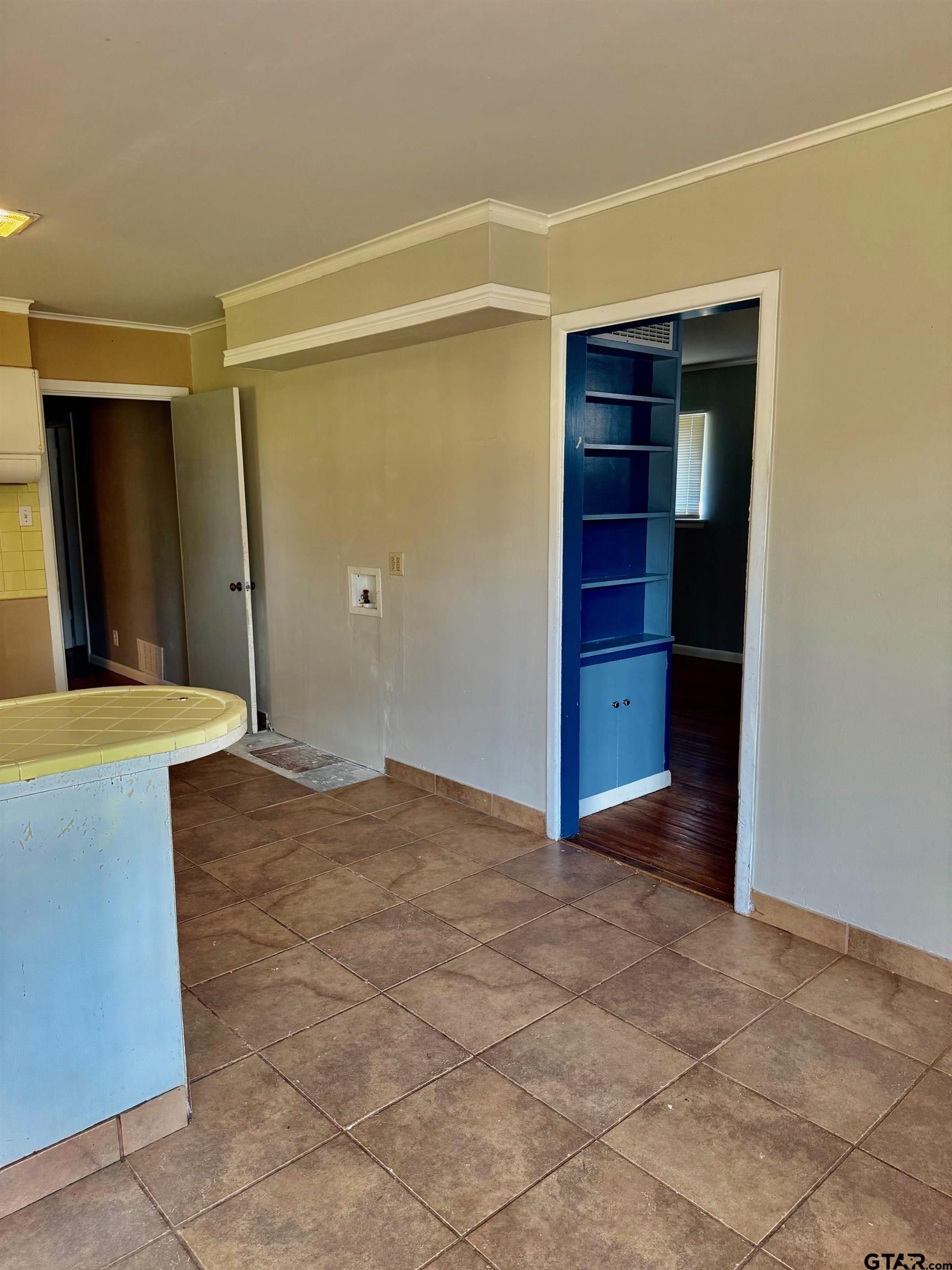 2408 Hunter Street Tyler, TX 75701 - Photo 11 of 33 an empty room with closet and mirror