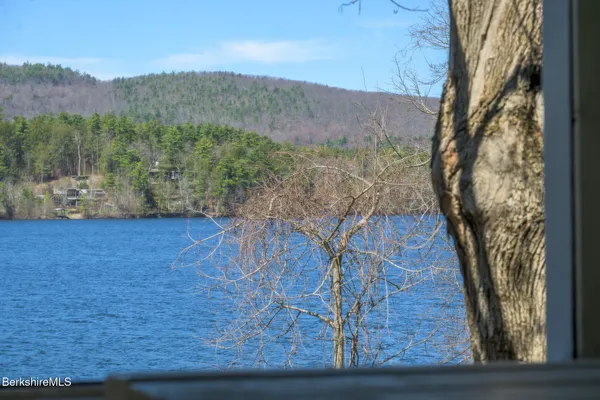 $2,998,000 | 11 Mahkeenac Terrace, Stockbridge, MA 01262