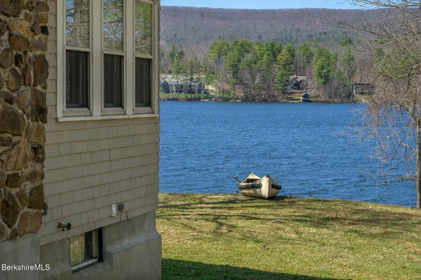 $2,998,000 | 11 Mahkeenac Terrace, Stockbridge, MA 01262